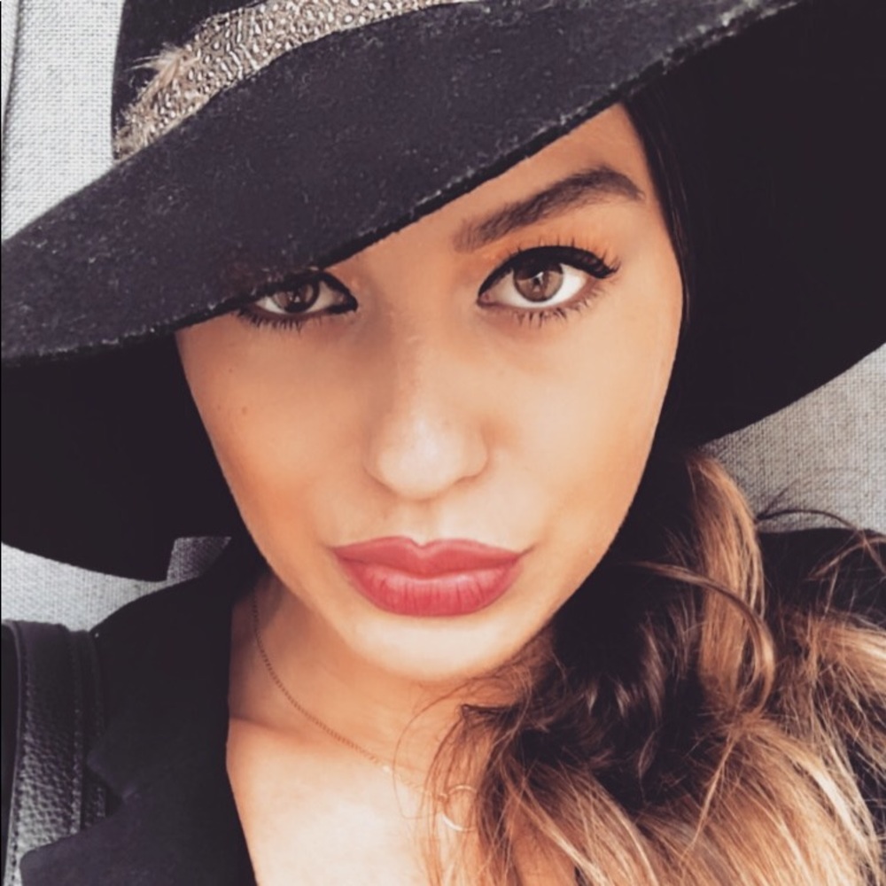 Meet your Posher, Georgiana